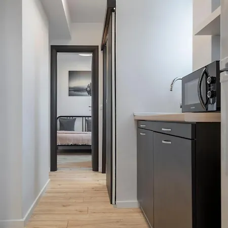 Little Base Near Old Town & Calea Victoriei Daire *
