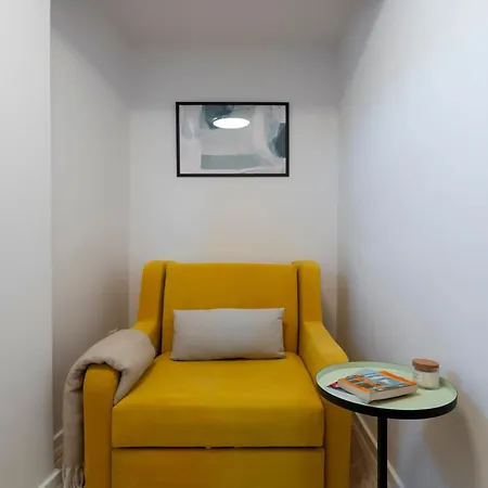 Little Base Near Old Town & Calea Victoriei * Bükreş