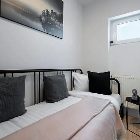 Little Base Near Old Town & Calea Victoriei *