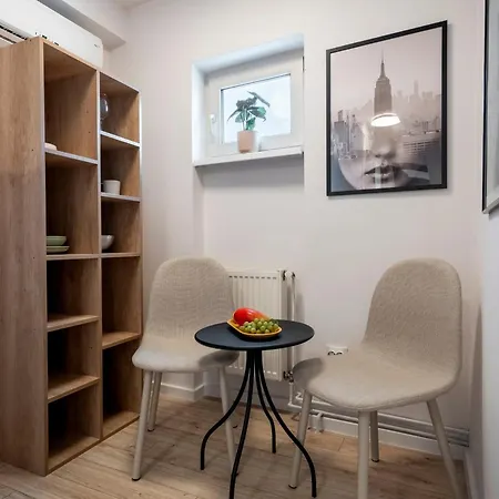 Little Base Near Old Town & Calea Victoriei Daire *