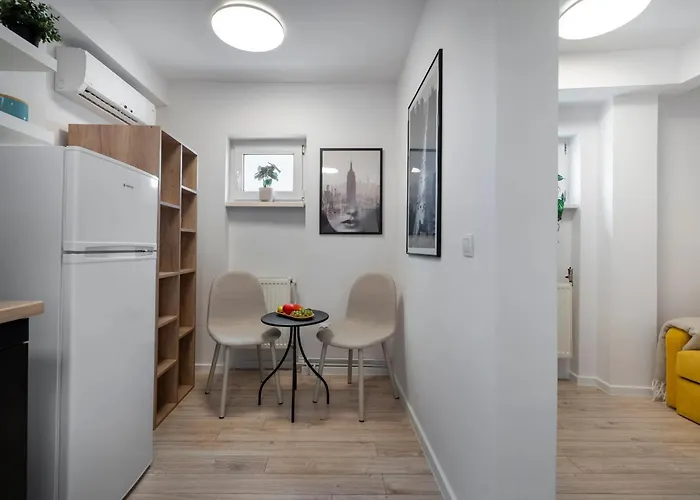 Апартаменти Little Base Near Old Town & Calea Victoriei *