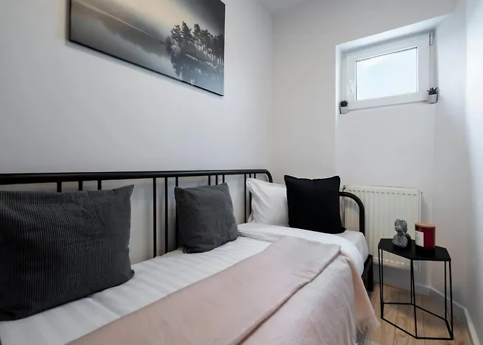 Little Base Near Old Town & Calea Victoriei *