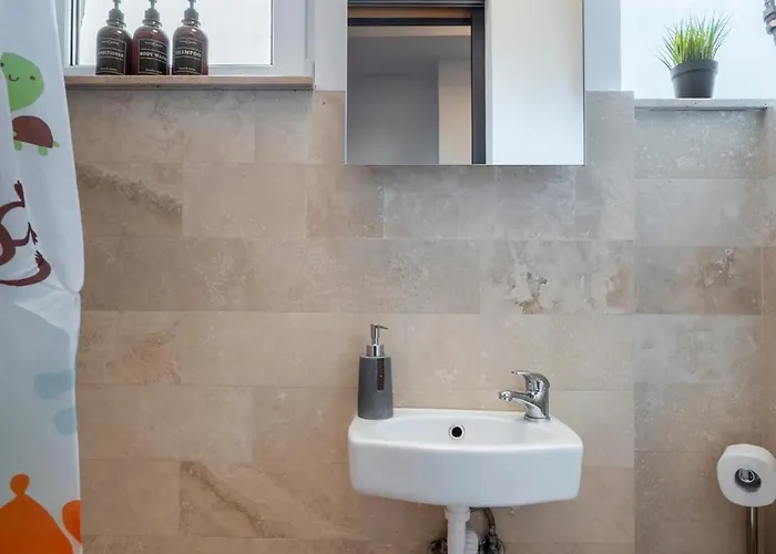 Little Base Near Old Town & Calea Victoriei Апартаменти *