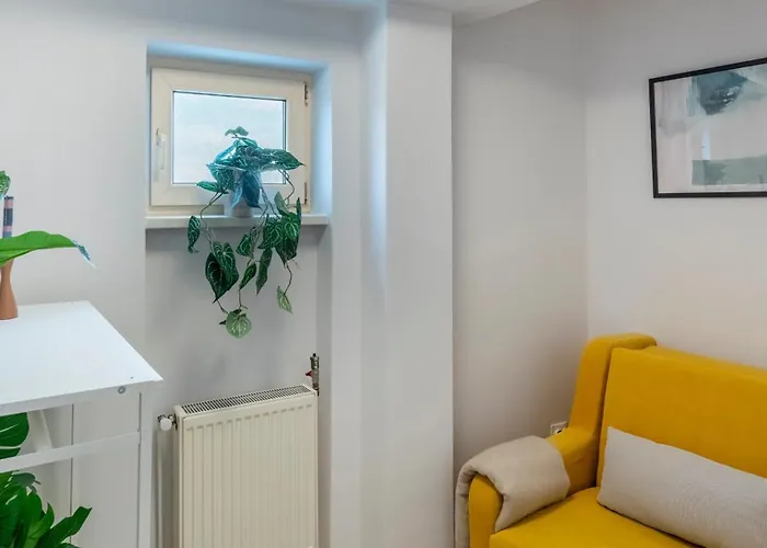 Апартаменти Little Base Near Old Town & Calea Victoriei Бухарест