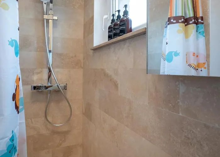 Little Base Near Old Town & Calea Victoriei *