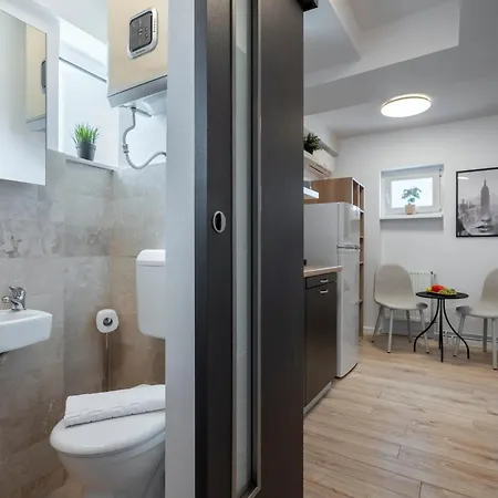 Little Base Near Old Town & Calea Victoriei Apartamento