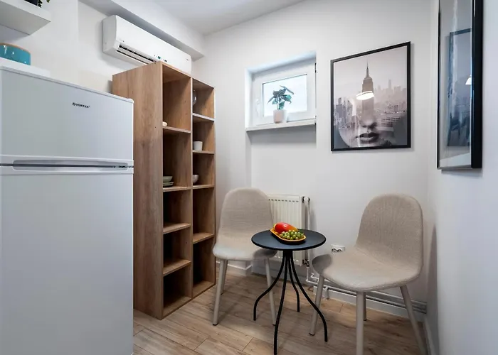 Little Base Near Old Town & Calea Victoriei Apartamento