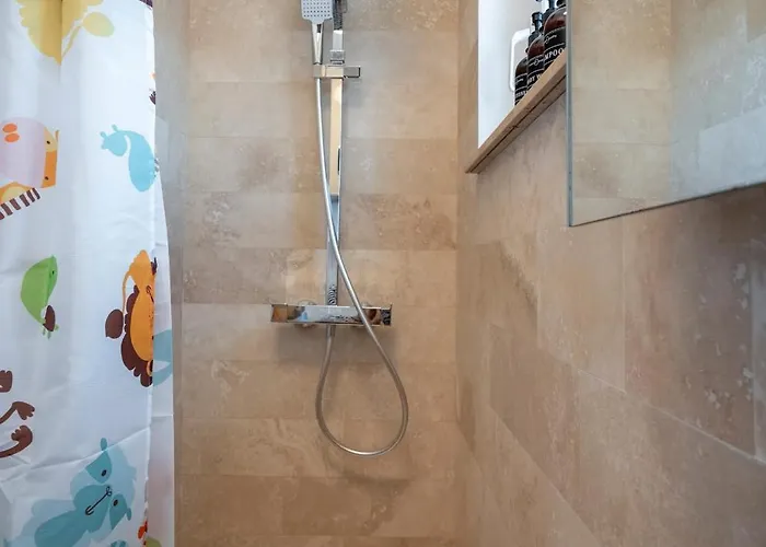 Little Base Near Old Town & Calea Victoriei Apartamento *